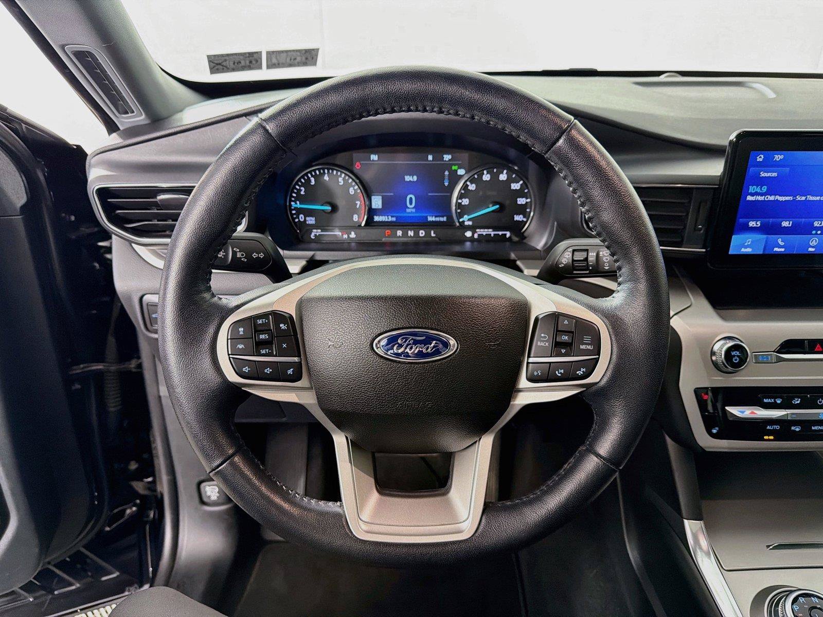 Used 2022 Ford Explorer XLT w/ Equipment Group 202A AWD/4WD image 3