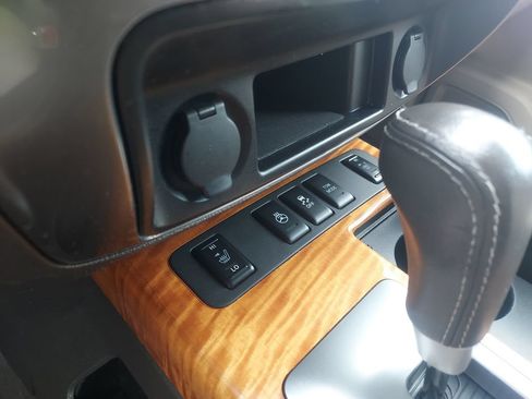 Used 2015 Nissan Armada Platinum w/ Platinum Reserve Package AWD/4WD image 21