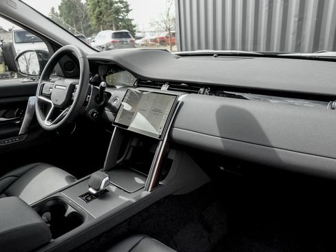 Used 2025 Land Rover Discovery Sport S image 22