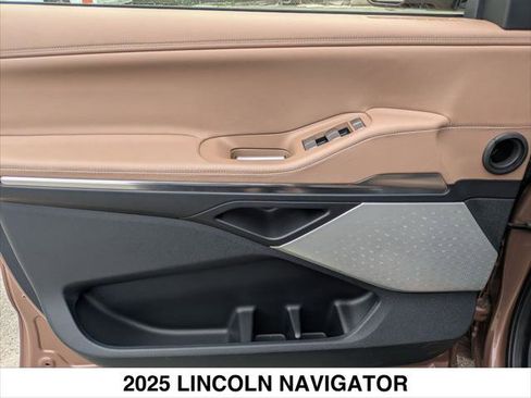 Used 2025 Lincoln Navigator Black Label AWD/4WD image 10
