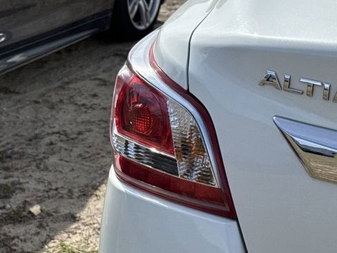 Used 2013 Nissan Altima 2.5 SV image 9