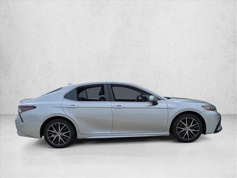 Used 2021 Toyota Camry SE image 4