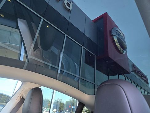 Used 2024 Tesla Model Y 2WD image 16