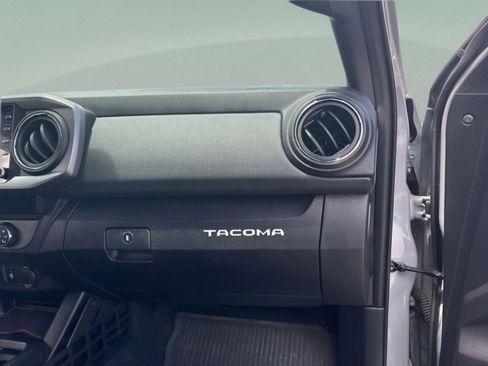 Used 2020 Toyota Tacoma TRD Sport AWD/4WD image 35