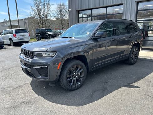 New 2026 Jeep Grand Cherokee L Limited AWD/4WD image 9