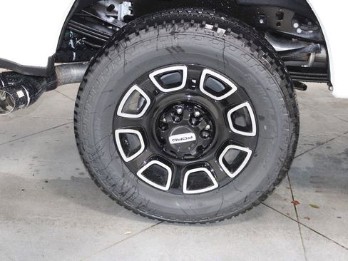 New 2026 Ford F250 Platinum image 17