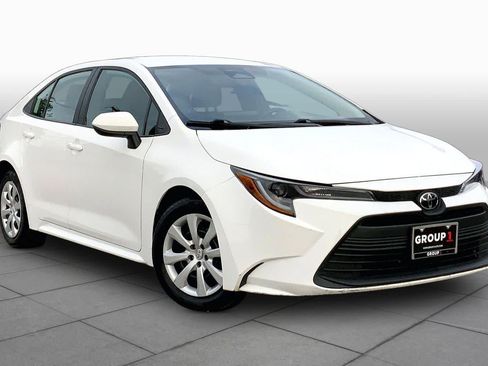 Used 2024 Toyota Corolla LE FWD image 3