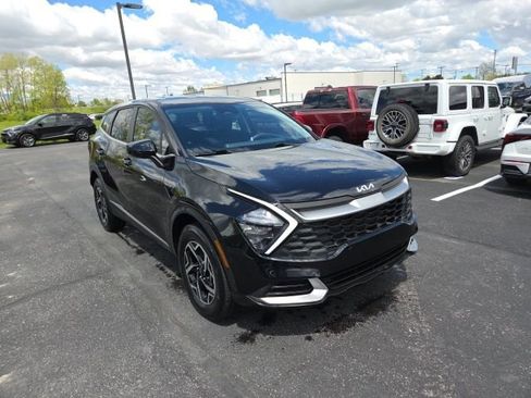 Used 2023 Kia Sportage LX AWD/4WD image 2