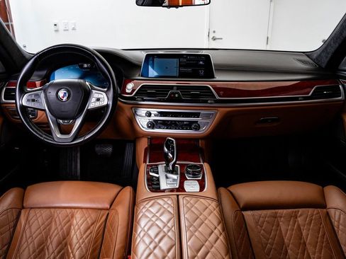 Certified 2022 BMW ALPINA B7 xDrive w/ Luxury Rear Seating Package image 36