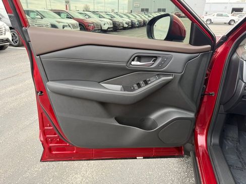 Used 2023 Nissan Rogue SL w/ SL Premium Package image 13