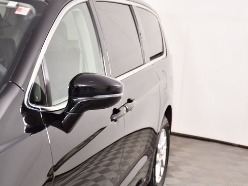 Used 2024 Chrysler Pacifica Touring-L FWD image 13