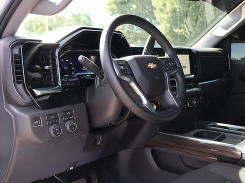 Used 2023 Chevrolet Silverado 1500 LT AWD/4WD image 27