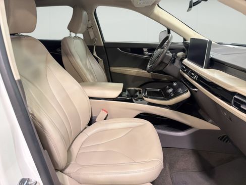 Used 2023 Lincoln Nautilus AWD w/ Premium Package image 12
