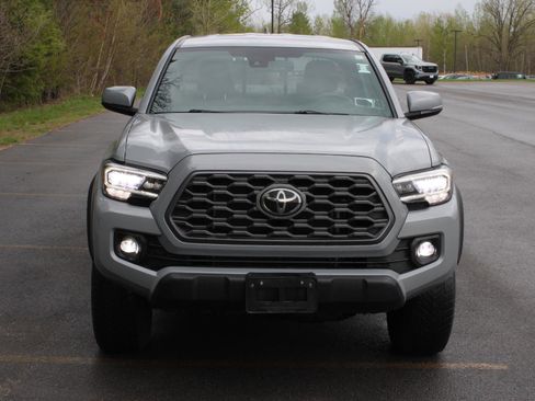 Used 2021 Toyota Tacoma TRD Off-Road w/ TRD Premium Off Road Package AWD/4WD image 2