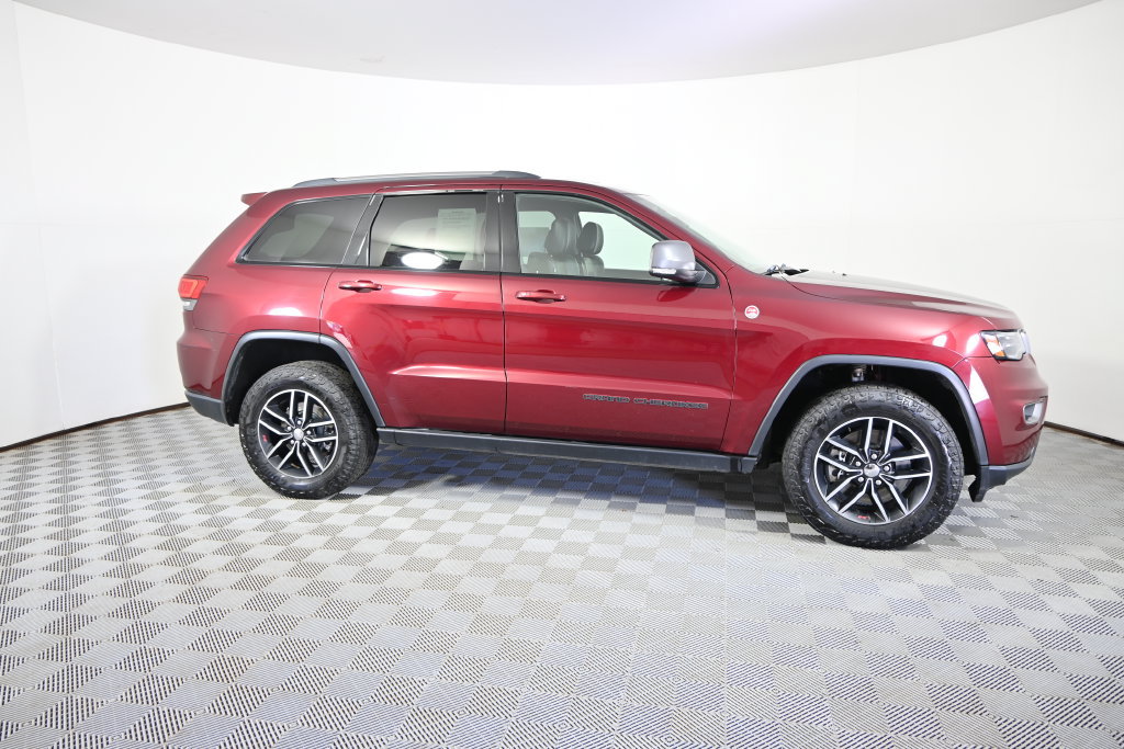 Used 2017 Jeep Grand Cherokee Trailhawk w/ Trailhawk Luxury Group AWD/4WD image 8