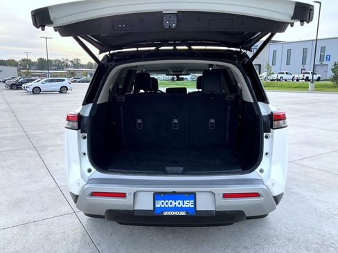 Used 2024 Nissan Pathfinder SL image 9