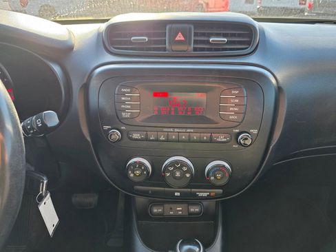 Used 2016 Kia Soul FWD image 13