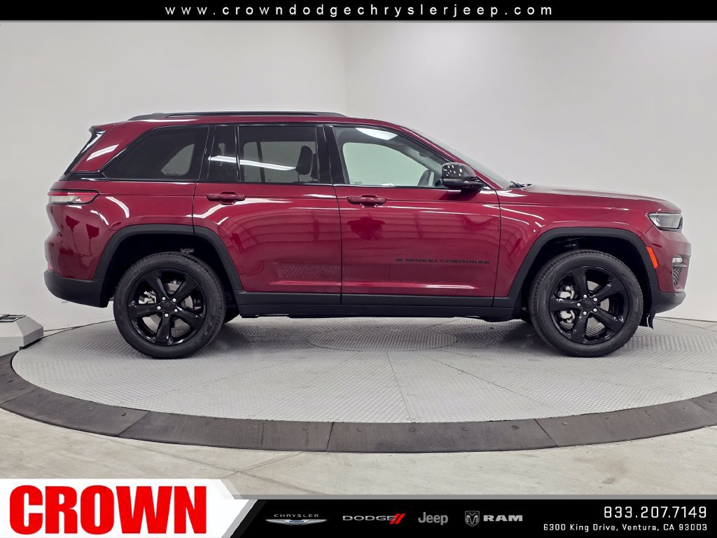 Used 2024 Jeep Grand Cherokee Limited w/ Black Appearance Package RWD image 8