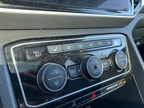 Used 2022 Volkswagen Atlas SEL Premium image 17