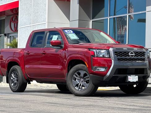 Used 2025 Nissan Frontier SV w/ SV Convenience Package image 2