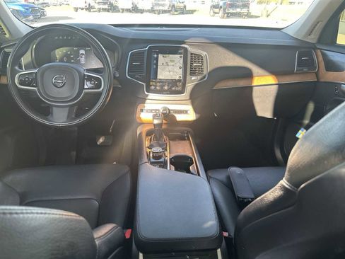 Used 2022 Volvo XC90 T6 Momentum w/ Climate Package image 21