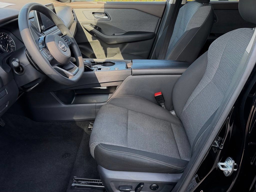 Certified 2023 Nissan Rogue SV FWD image 11