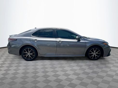 Used 2022 Toyota Camry SE FWD image 5