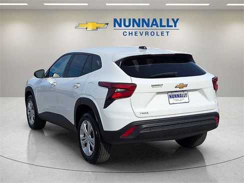 Certified 2025 Chevrolet Trax LS image 3