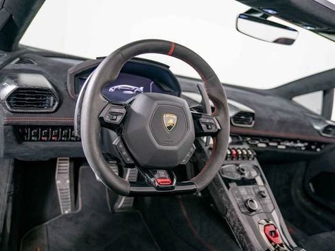 Used 2018 Lamborghini Huracan Performante AWD/4WD image 19