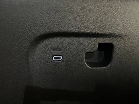 Used 2025 Buick Enclave Preferred AWD/4WD image 40