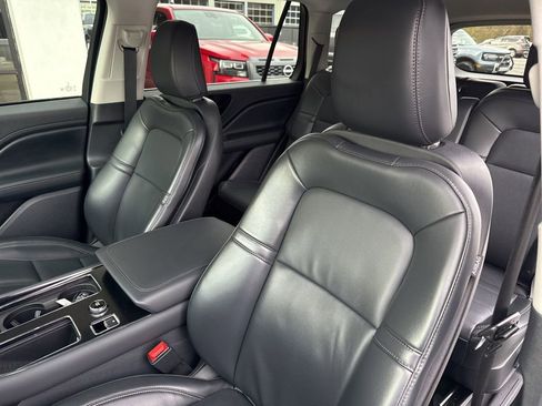 Used 2025 Lincoln Aviator Premiere image 24
