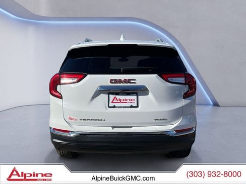 Used 2023 GMC Terrain SLT image 4