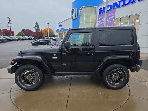 Used 2017 Jeep Wrangler Sahara image 3