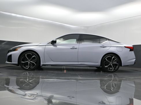 Used 2023 Nissan Altima 2.5 SR w/ SR Premium Package FWD image 41