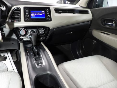 Used 2020 Honda HR-V LX image 11