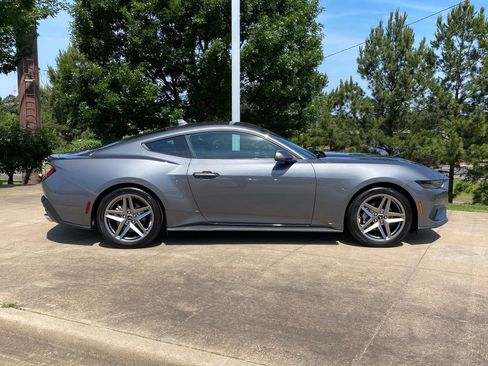 Used 2025 Ford Mustang Coupe RWD image 7