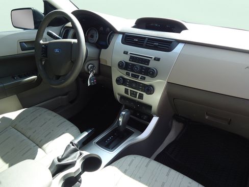 Used 2010 Ford Focus SE FWD image 22