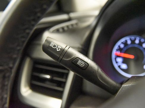 Used 2024 GMC Terrain SLT image 24