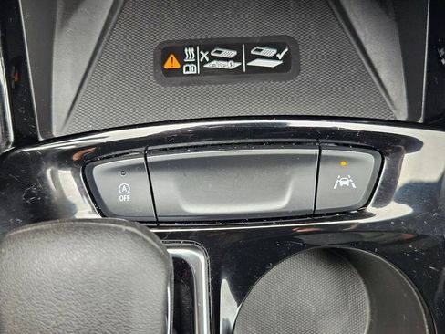 Used 2025 Chevrolet Trax RS w/ Sunroof Package image 26