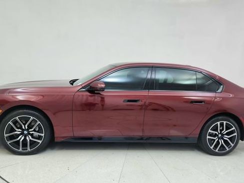 Used 2025 BMW 740i image 10