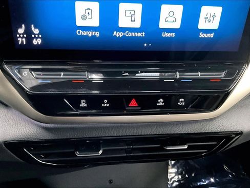 Used 2023 Volkswagen ID.4 Pro image 33