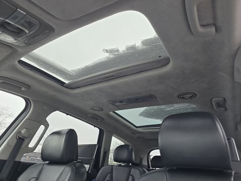 Used 2022 Kia Telluride SX w/ SX Prestige Package image 3