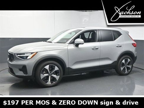 Certified 2025 Volvo XC40 B5 Core w/ Protection Package Premier image 4