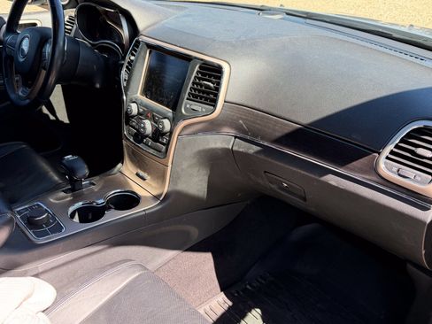 Used 2016 Jeep Compass Latitude FWD image 9