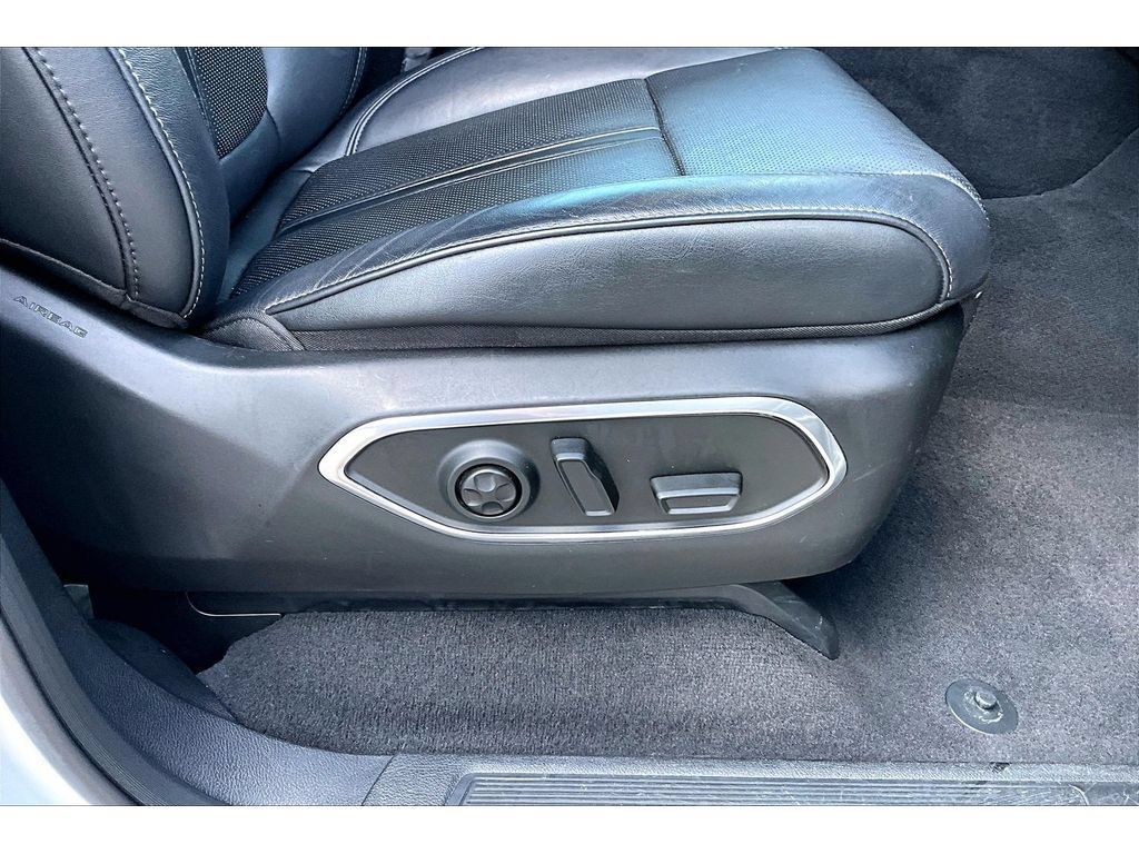 Certified 2024 Jeep Wagoneer Series II w/ Flexible Seating Group AWD/4WD image 52