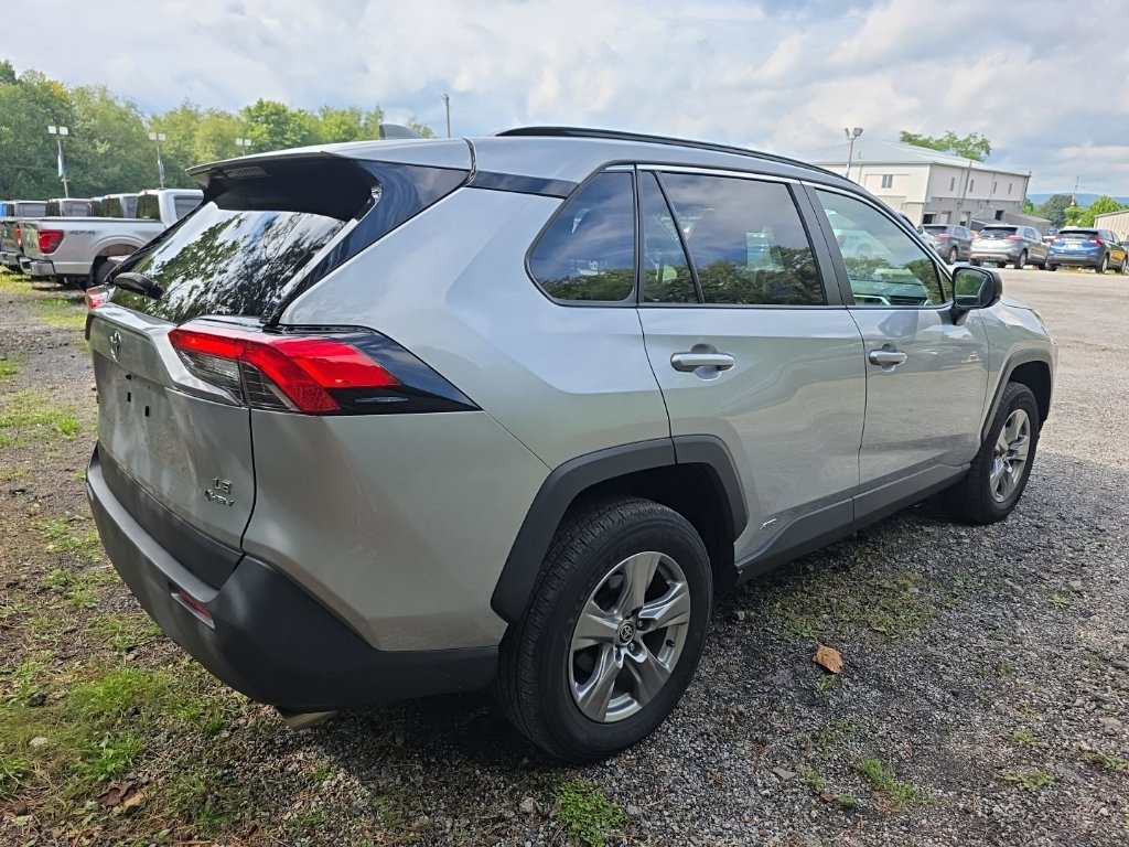Used 2025 Toyota RAV4 LE AWD/4WD image 8