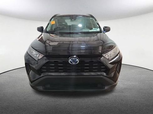 Used 2022 Toyota RAV4 LE image 2