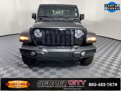 Used 2021 Jeep Gladiator Willys image 2