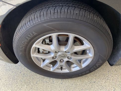 Used 2023 Chrysler Pacifica Touring-L image 11