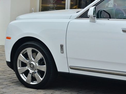 Certified 2023 Rolls-Royce Cullinan w/ Technology Package AWD/4WD image 13